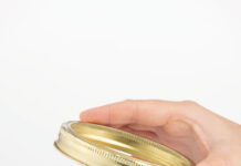 Kilner introduces new Pickle Jar with Lifter